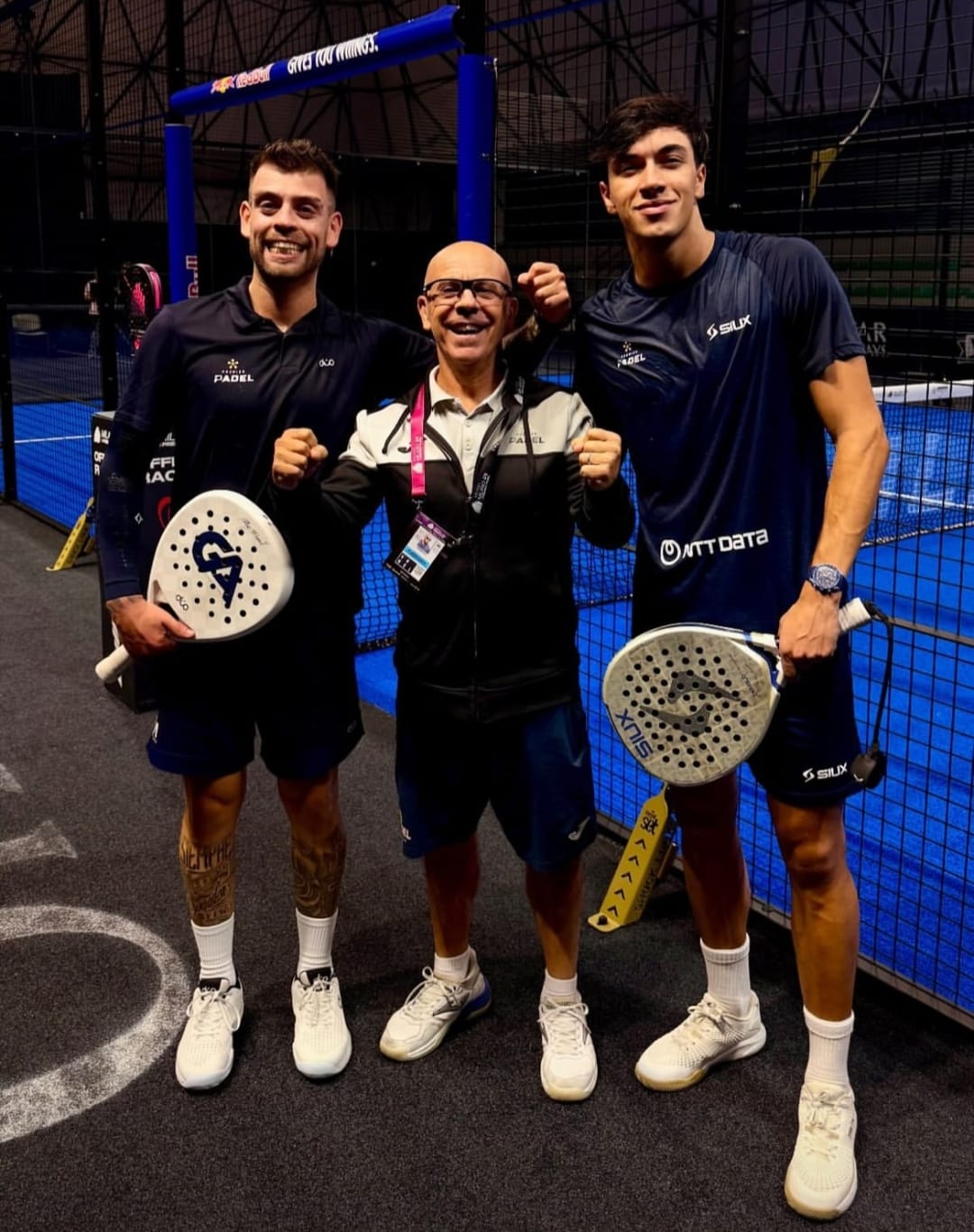 Severino Iezzi con jugadores en pista